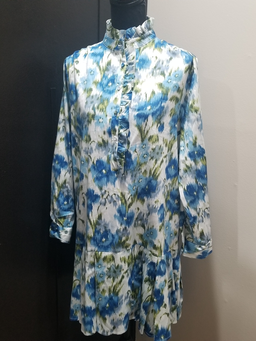 Tuckernuck Floral Blue Green Floral Pleated Button Down Dress - Picture 2 of 6